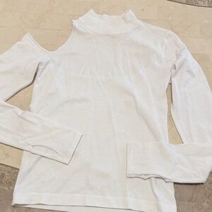 SNDY’S cold shoulder top